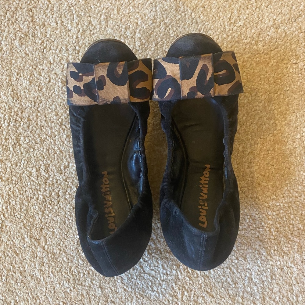 Louis Vuitton Black Flats with Leopard Print Accent